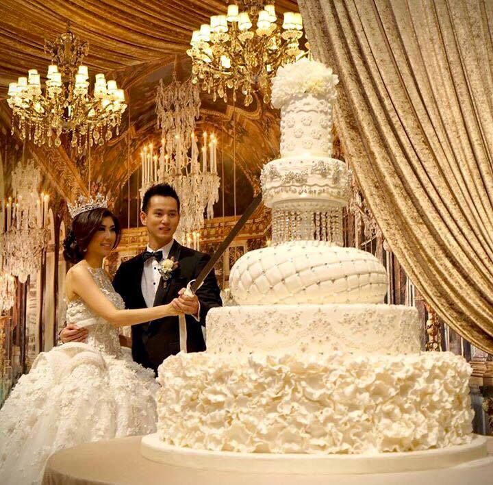 olbrzymi wielki tort ślubny biały glamour